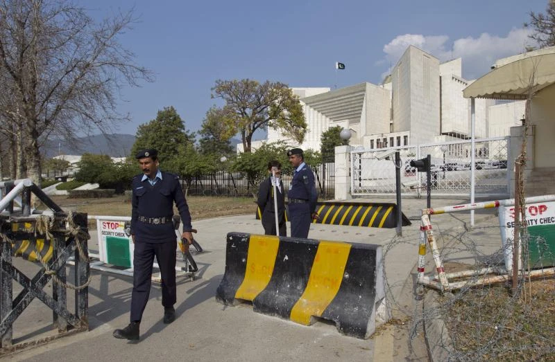 Pakistan judge orders fake schools investigation