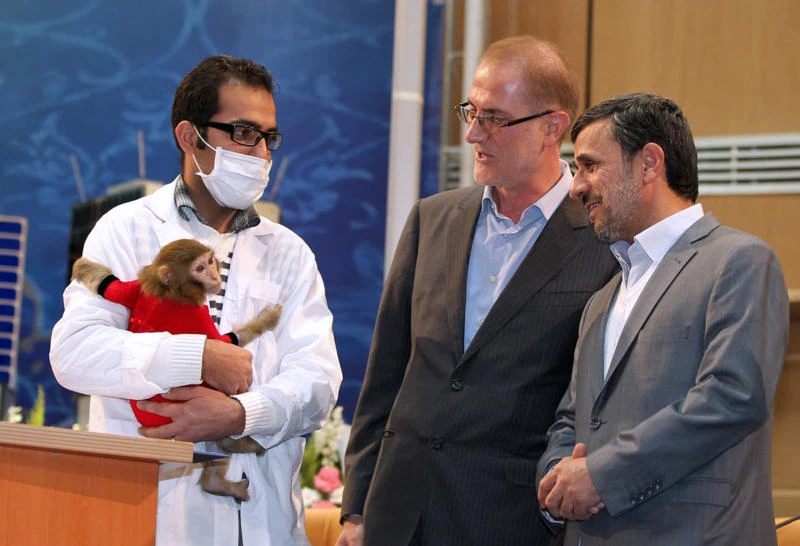 Tweeting McCain goes personal vs Ahmadinejad