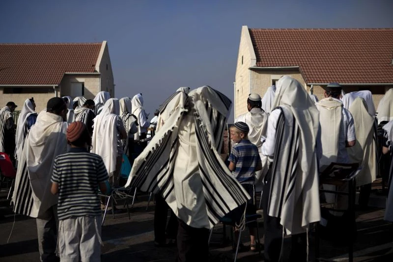 Israel cops hold 10 women for wearing prayer shawls at holy site