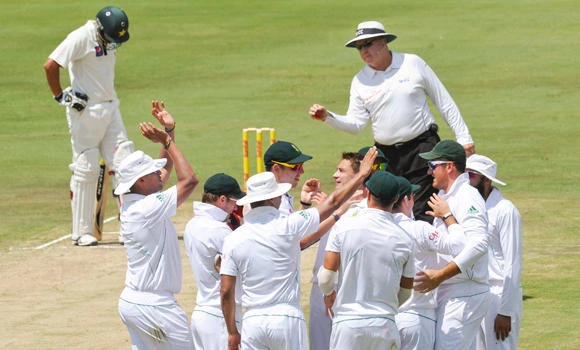 South Africa beats Pakistan by an innings