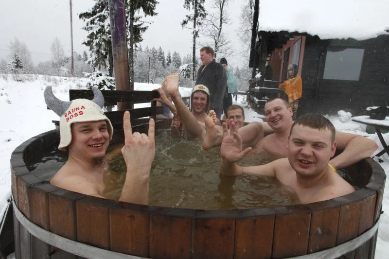 Estonians pop into saunas and ice holes in marathon event
