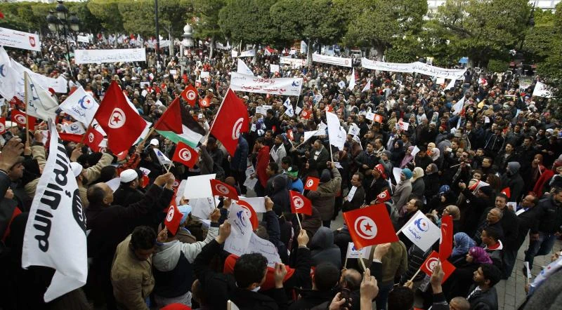Tunisians rally to boost Ennahda