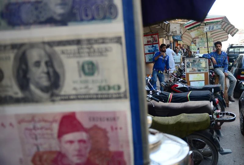 Pakistan stocks close higher, rupee strengthens