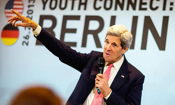 Kerry regales Berliners with tales of divided city