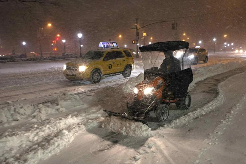 Blizzard brings US northeast to a halt