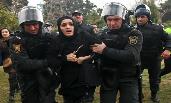 Azerbaijan activists pay $8,000 fine in 400 kg of coins