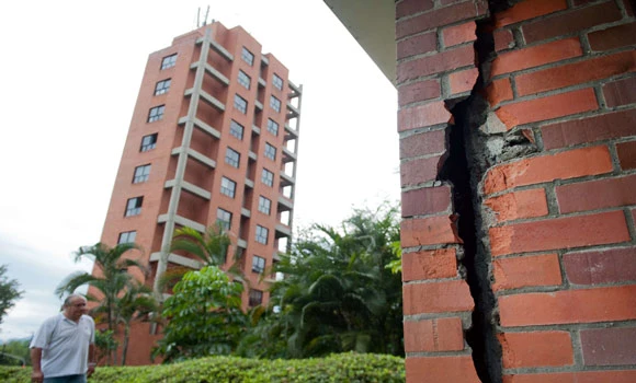 Strong quake hits Colombia