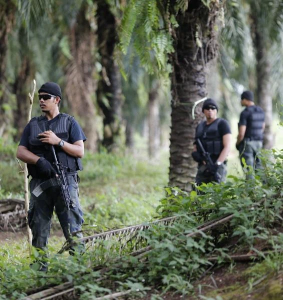 Filipino rebels attack farm complex; 1 dead