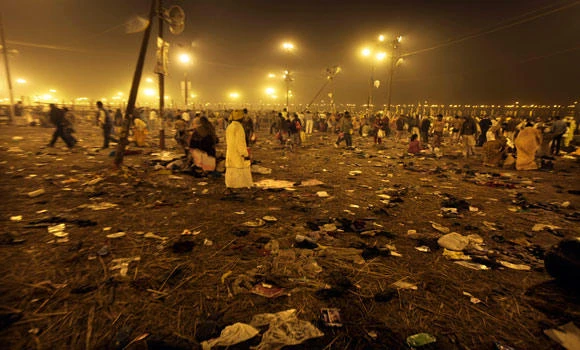 10 dead as stampede mars India’s Ganges festival