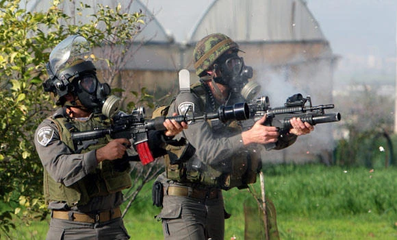 Israeli soldiers wound man near Syrian Golan fence