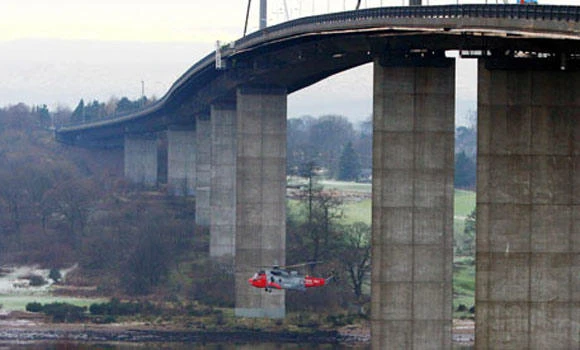 Italian man jumps off bridge after announcing suicide on Facebook