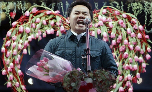 Japanese husbands shout their love for wives in public