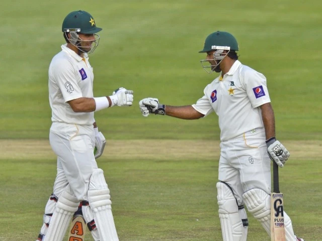 Battling Pakistan holds up South Africa victory march