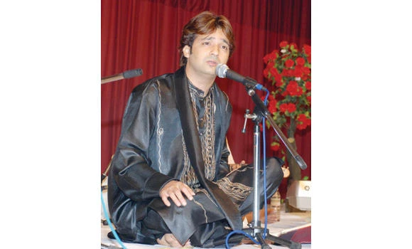 Singing sensation regales EP expats