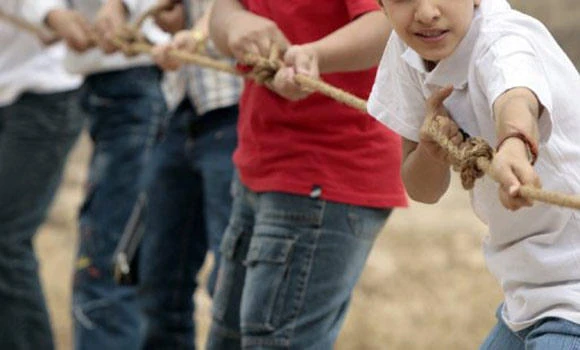 US teenagers lose fingers in school tug-of-war
