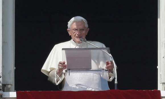 Pope blesses thousands at St. Peter’s Square