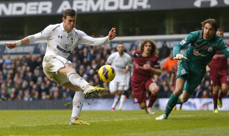 Bale brace boosts Spurs; Chelsea, Arsenal win