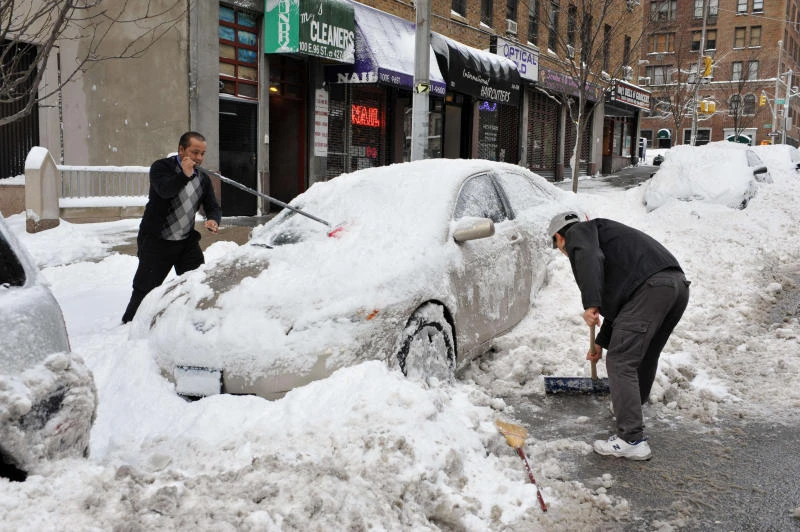 Huge storm blankets US Northeast with deep snow