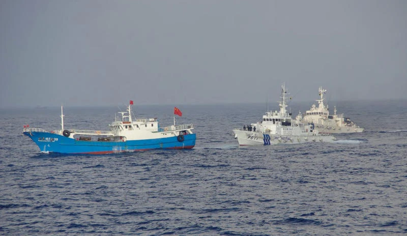 Japan arrests China fishing boat captain amid island row