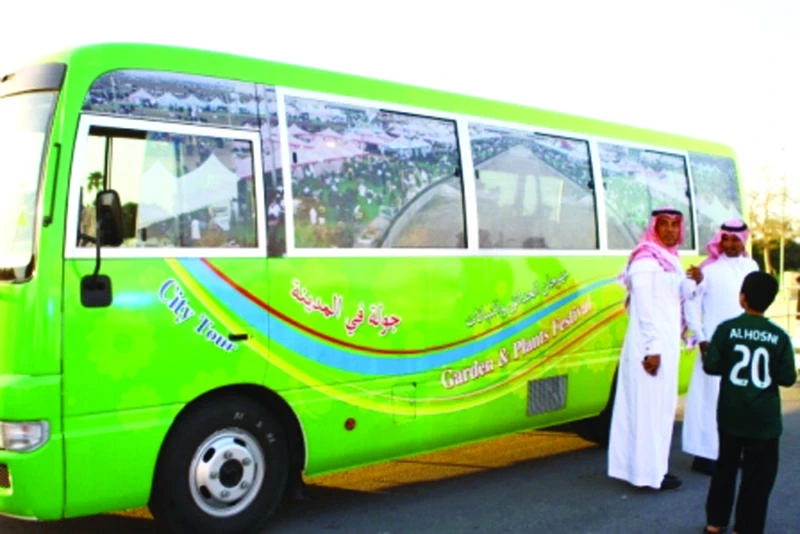 Special tourist bus is big hit at Jubail flower fest