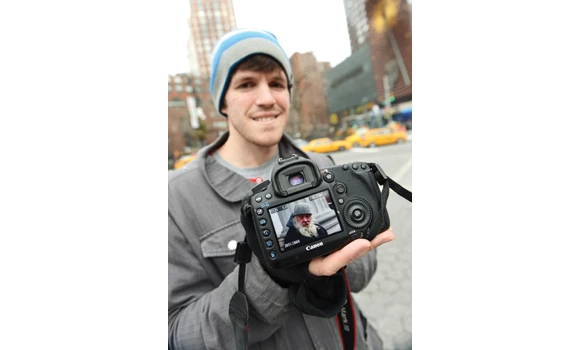 NY cameraman snaps city’s face