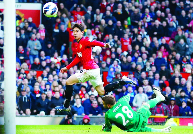 Kagawa treble swells United lead