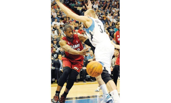Wade, James lead Heat to franchise-record 15th straight victory