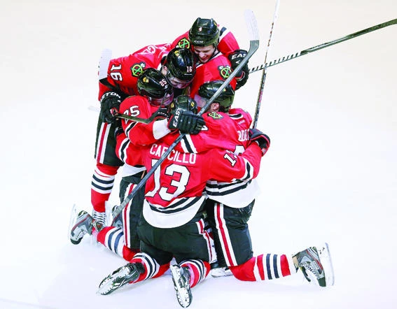 Blackhawks win 11th straight, extend points streak