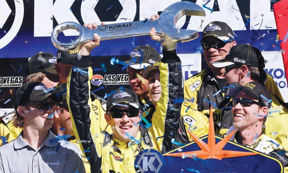 Birthday boy Kenseth holds off Kahne to win Vegas race