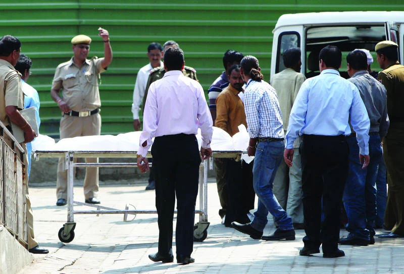 Body of dead Indian rape defendant given to family