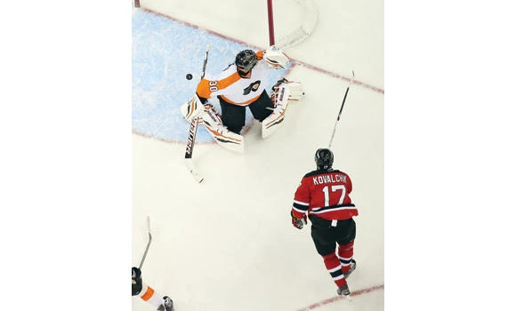 Kovalchuk SH goal caps 3-goal first; Devils roll
