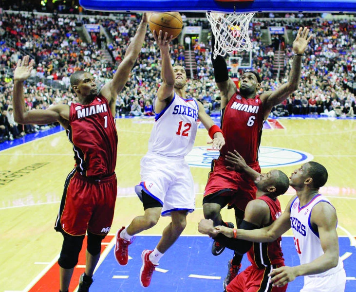 Lebron James helps Miami Heat to 20th consecutive win; Bryant injured in Lakers’ loss to Hawks