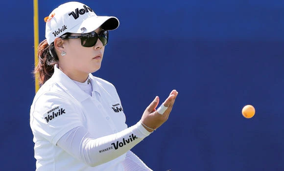 Lee leads LPGA Founders Cup by one