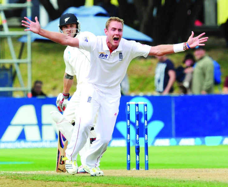 England’s Broad leaves New Zealand on ropes