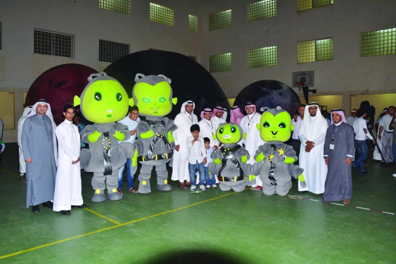 Al–Bir kids fly through space and stars