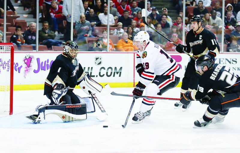 Ducks rally past Chicago in top 2 clash