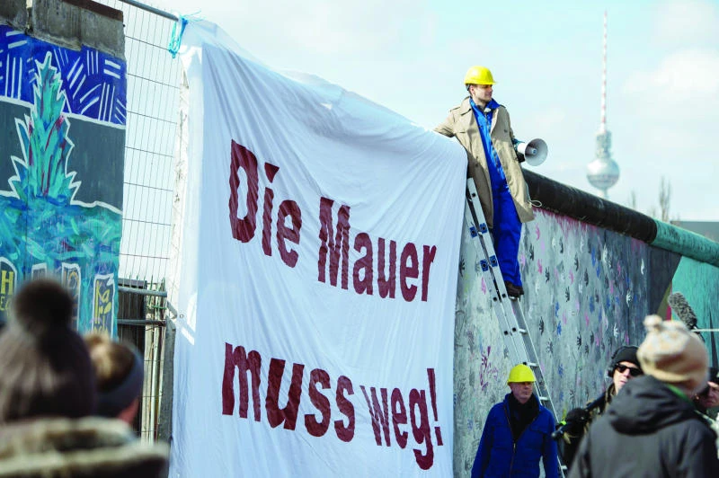Pre-dawn operation removes parts of Berlin Wall despite several protests