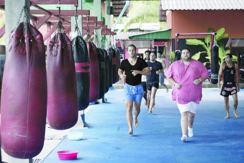 Tourists fight the flab at Thai boxing camps