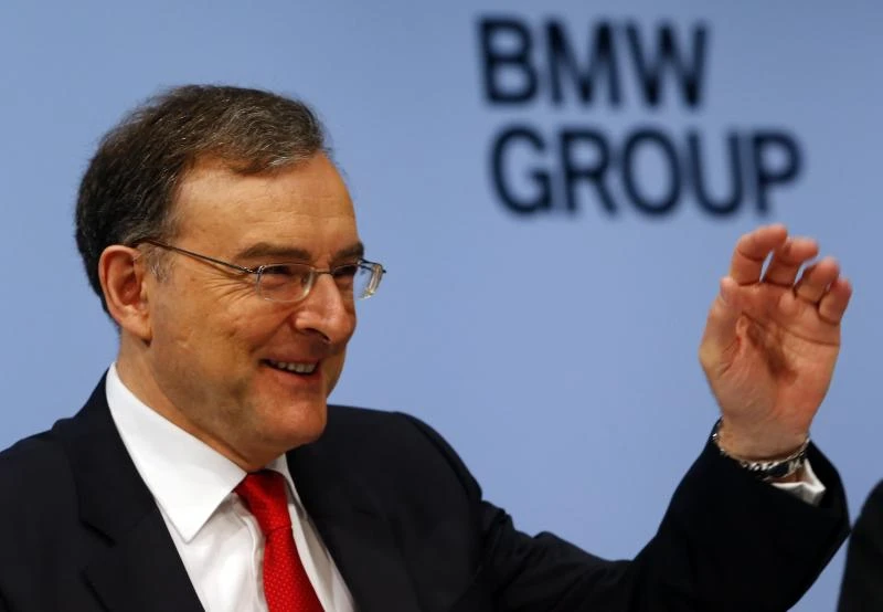 BMW sees profit stagnating as investment costs rise