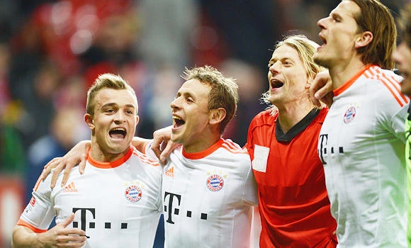 Bayern break more records, Frankfurt slump again