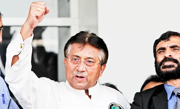 Musharraf returns to Pakistan intent on comeback