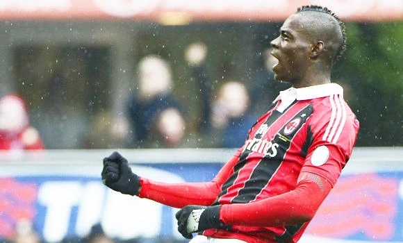 Cavani ends barren run, Balotelli notches brace