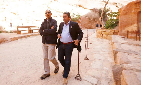 Obama plays Petra tourist at the end of Mideast trip