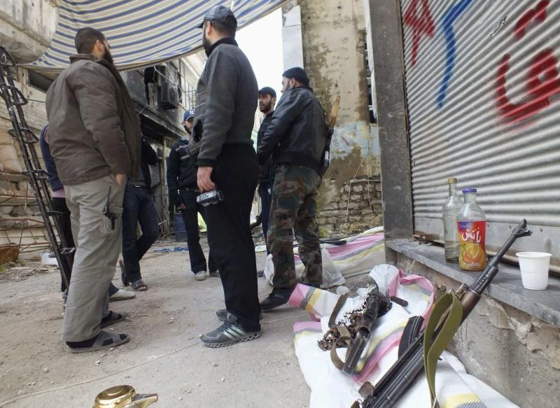 Syria rebels stage surprise assault in Homs