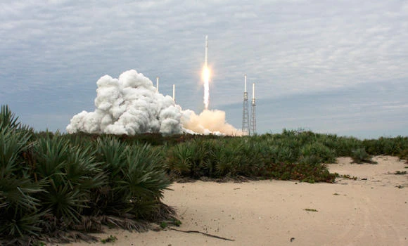 SpaceX rocket launched, but problem with thrusters