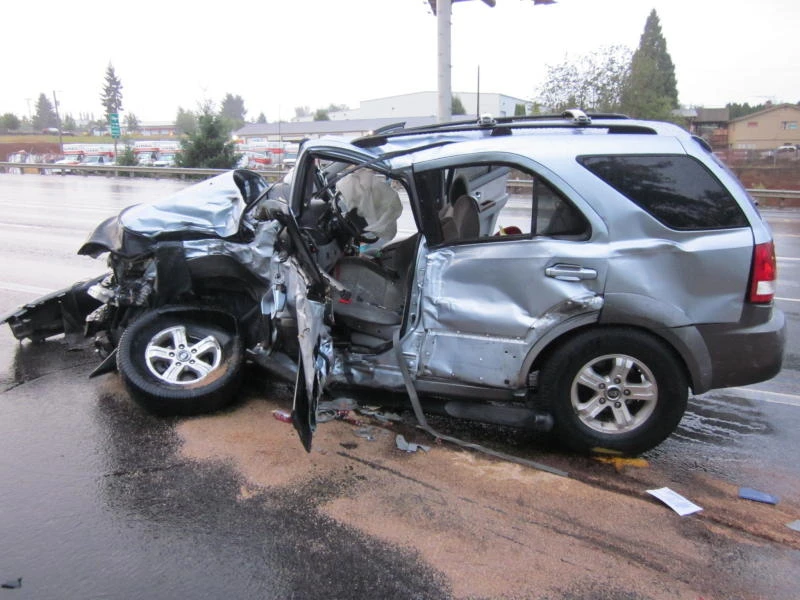 Students die in car crash