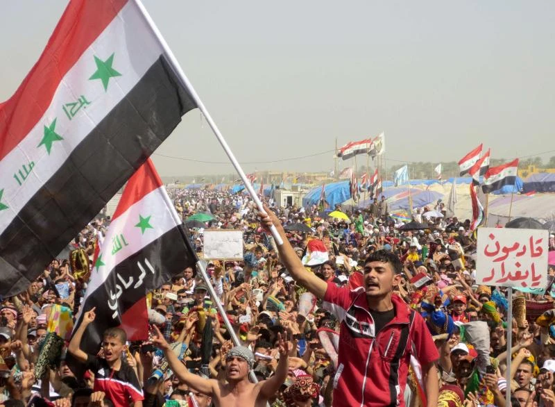Police clash with protesters in Iraq