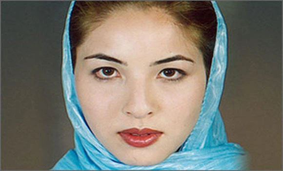Iran frees 14 journalists
