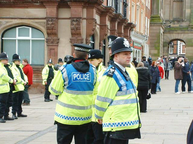 Teenager pleads guilty to terror charges in UK