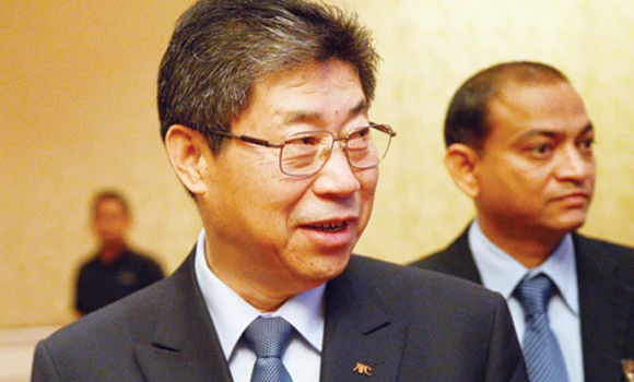 Caretaker Asian boss in shock election pullout